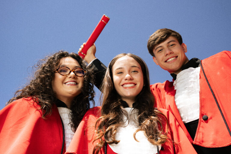 Terminei a facul, e agora? Um guia para navegar (com mais tranquilidade) o pós-diploma