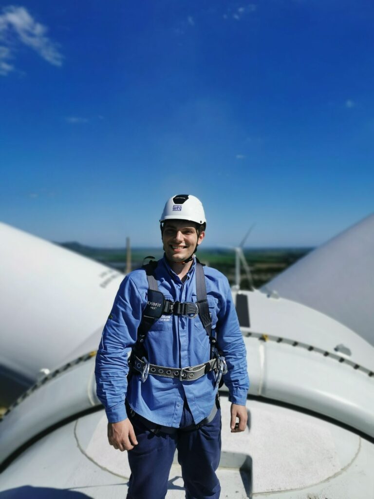 Da sala de aula ao mundo: egresso da Católica SC leva engenharia brasileira a projetos internacionais de transição energética